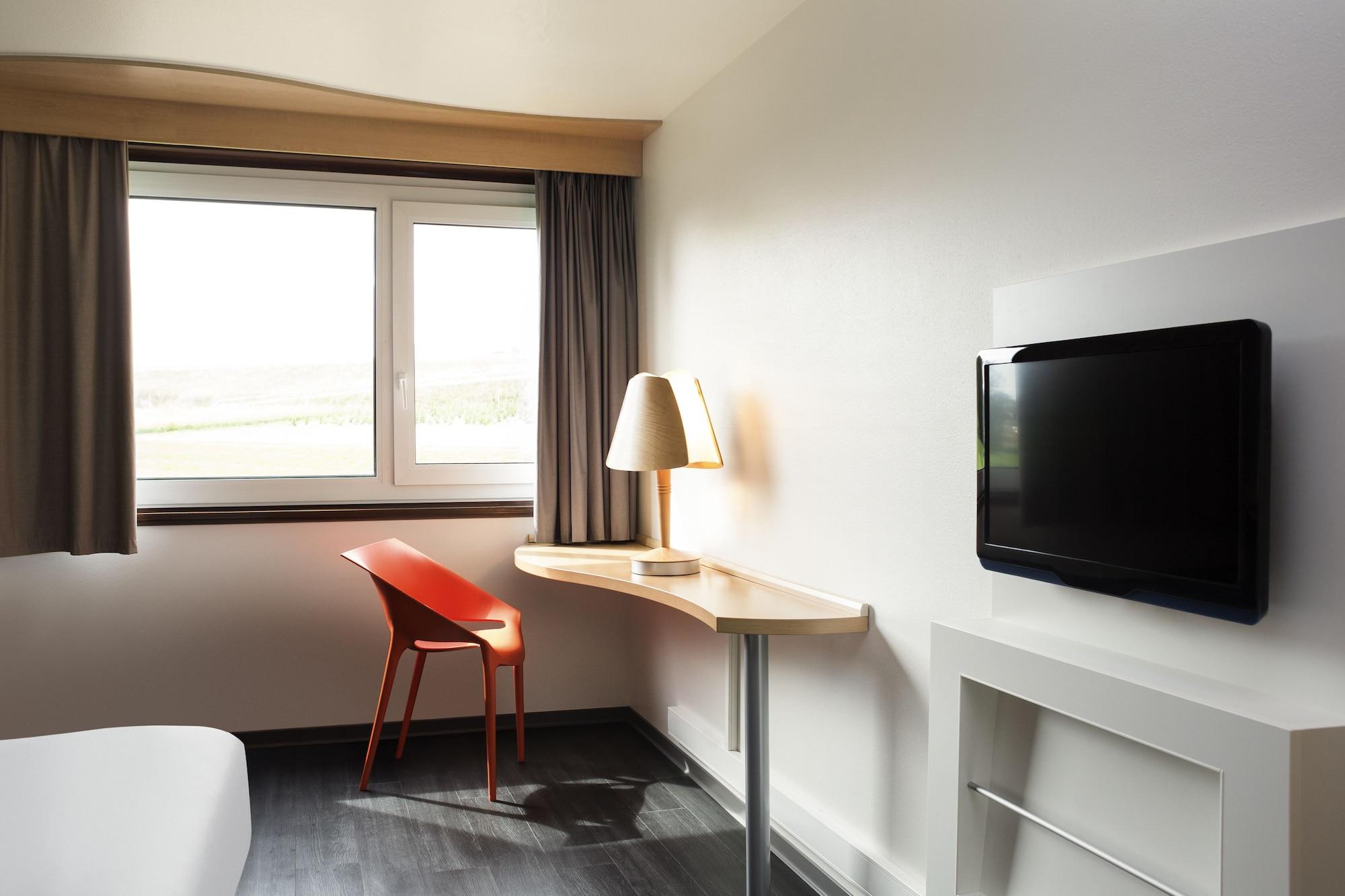 Ibis 3 Lacs Neuchatel Thielle Екстер'єр фото