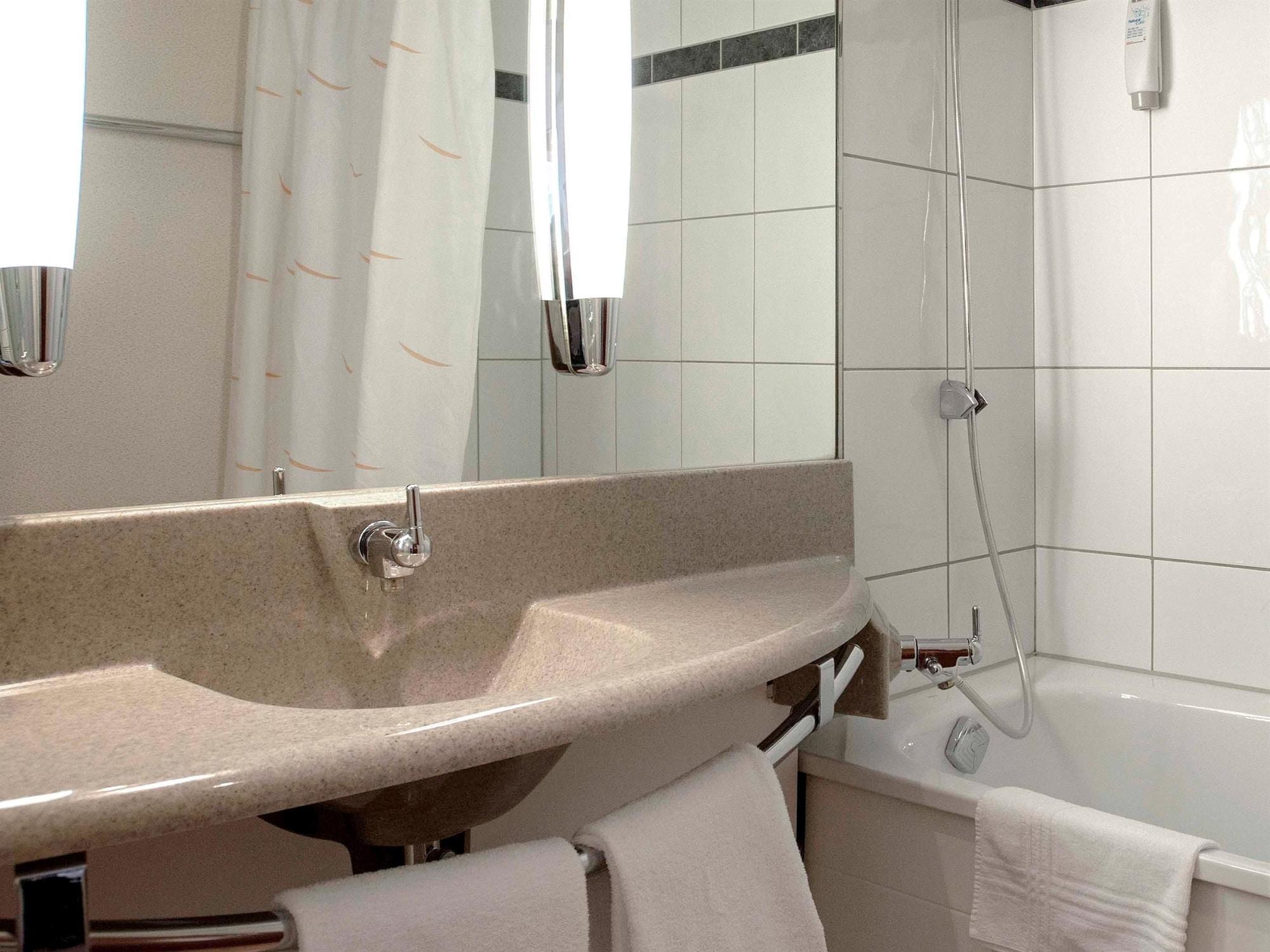 Ibis 3 Lacs Neuchatel Thielle Екстер'єр фото