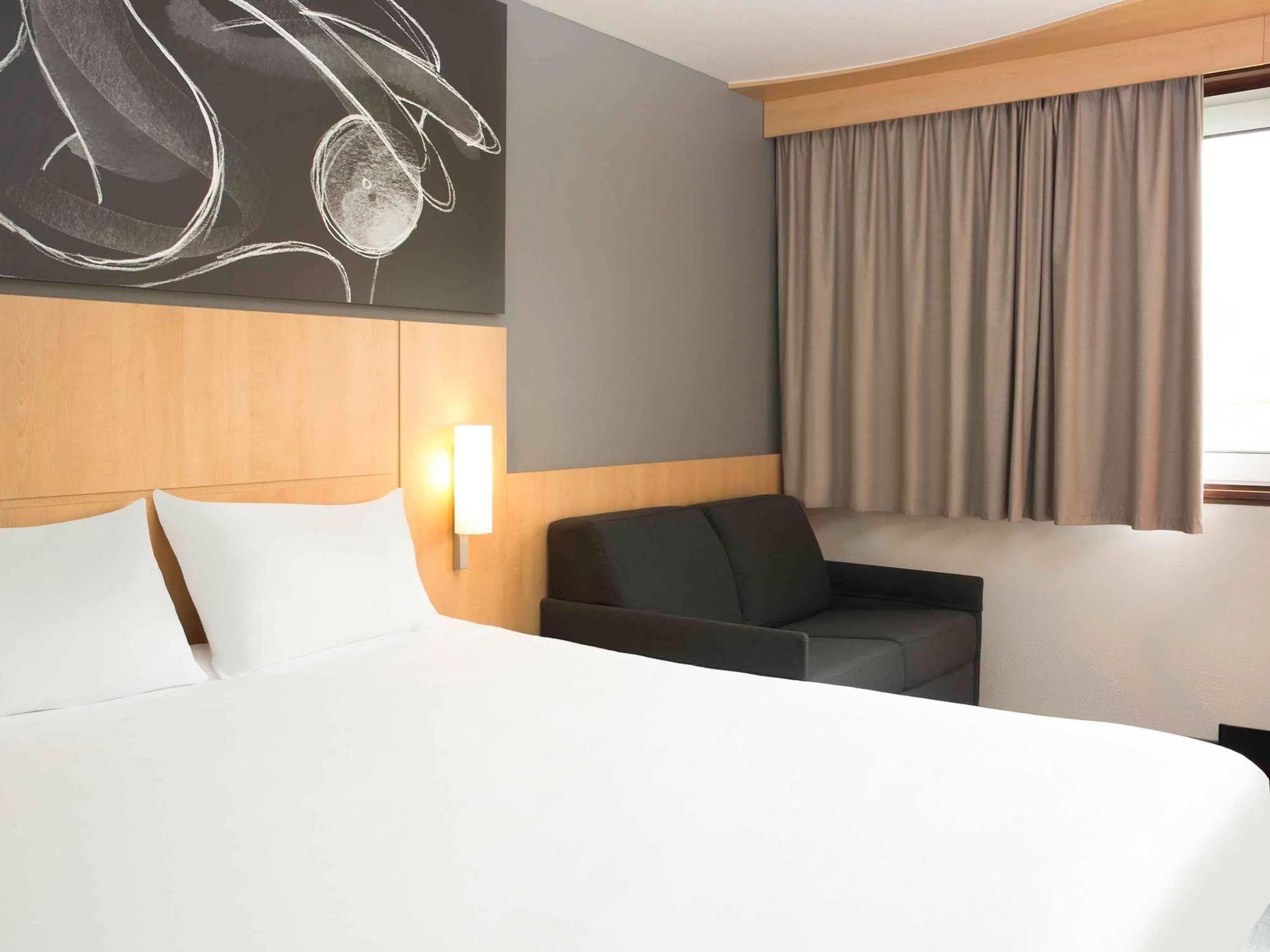 Ibis 3 Lacs Neuchatel Thielle Екстер'єр фото